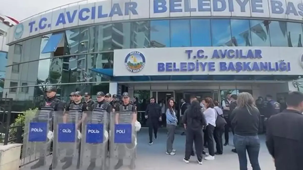 Avcılar Belediyesi'ne operasyon. 12 şüpheli gözaltına alındı